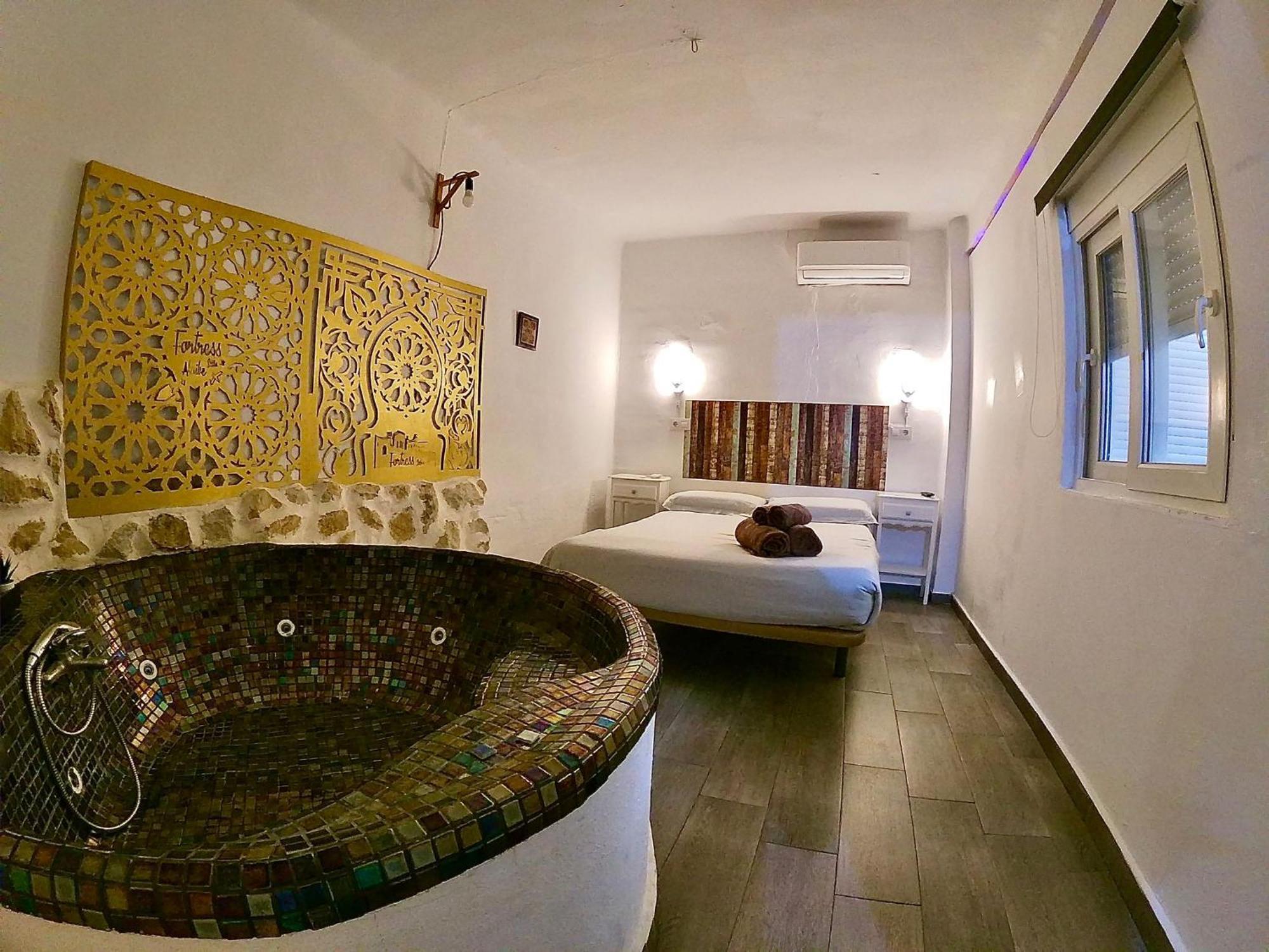 Fortress Jacuzzi Suites Xàtiva Kültér fotó