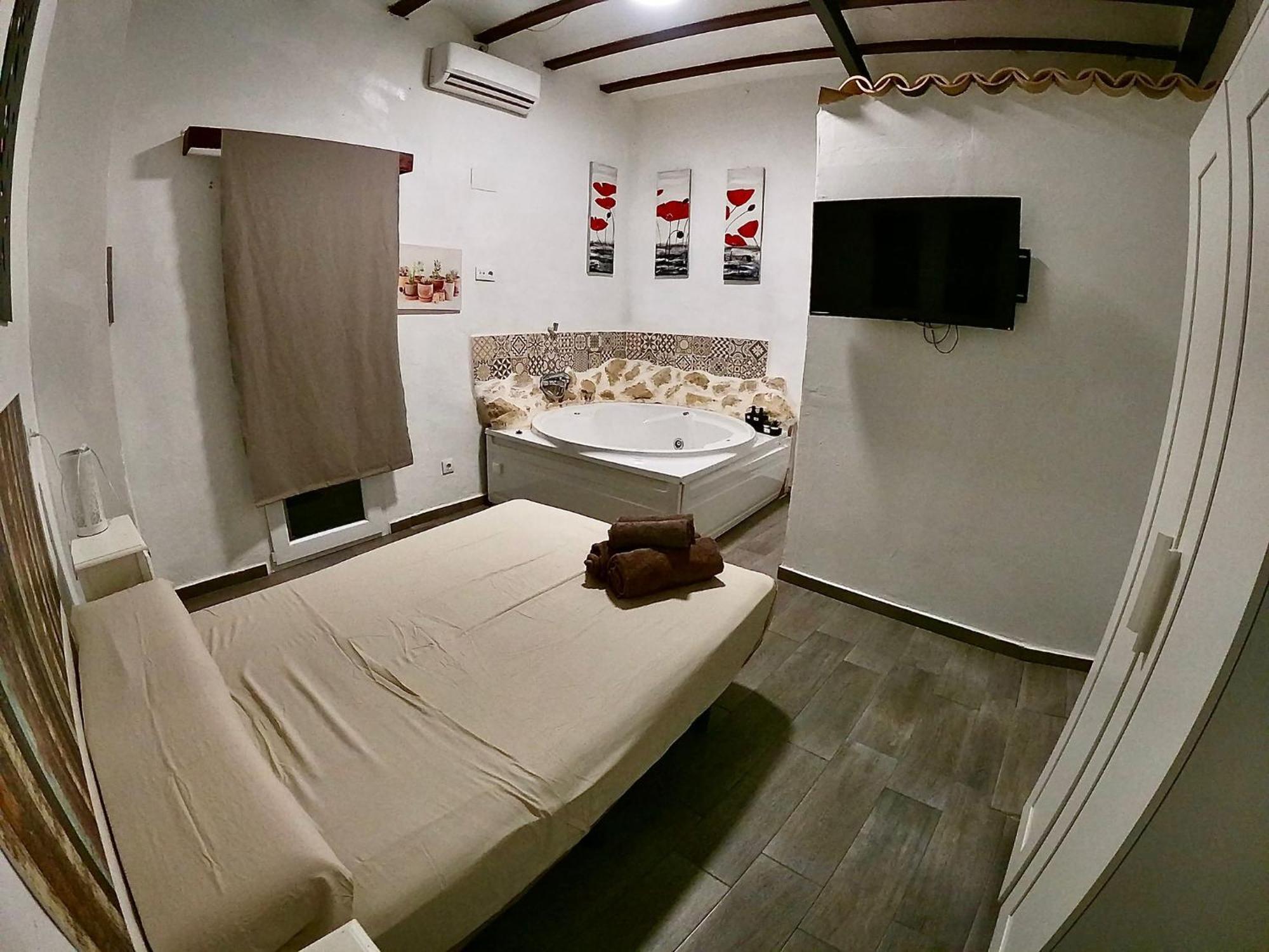 Fortress Jacuzzi Suites Xàtiva Kültér fotó