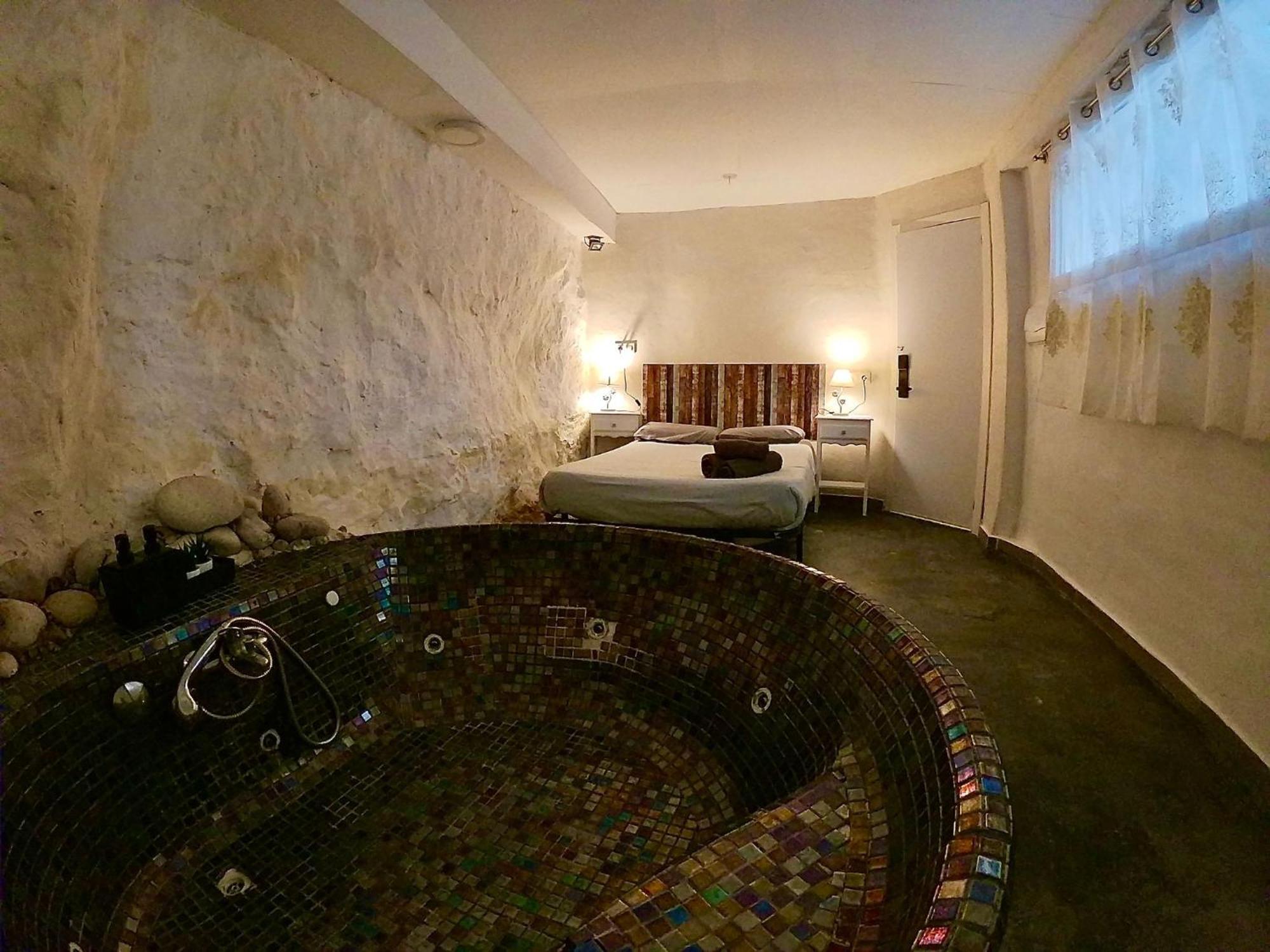 Fortress Jacuzzi Suites Xàtiva Kültér fotó